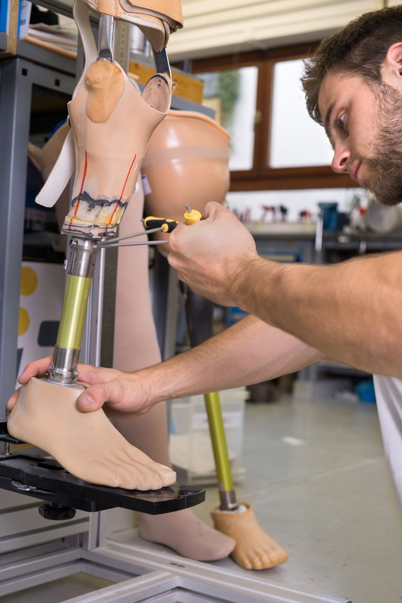 op clinical innovations leg man creating close up